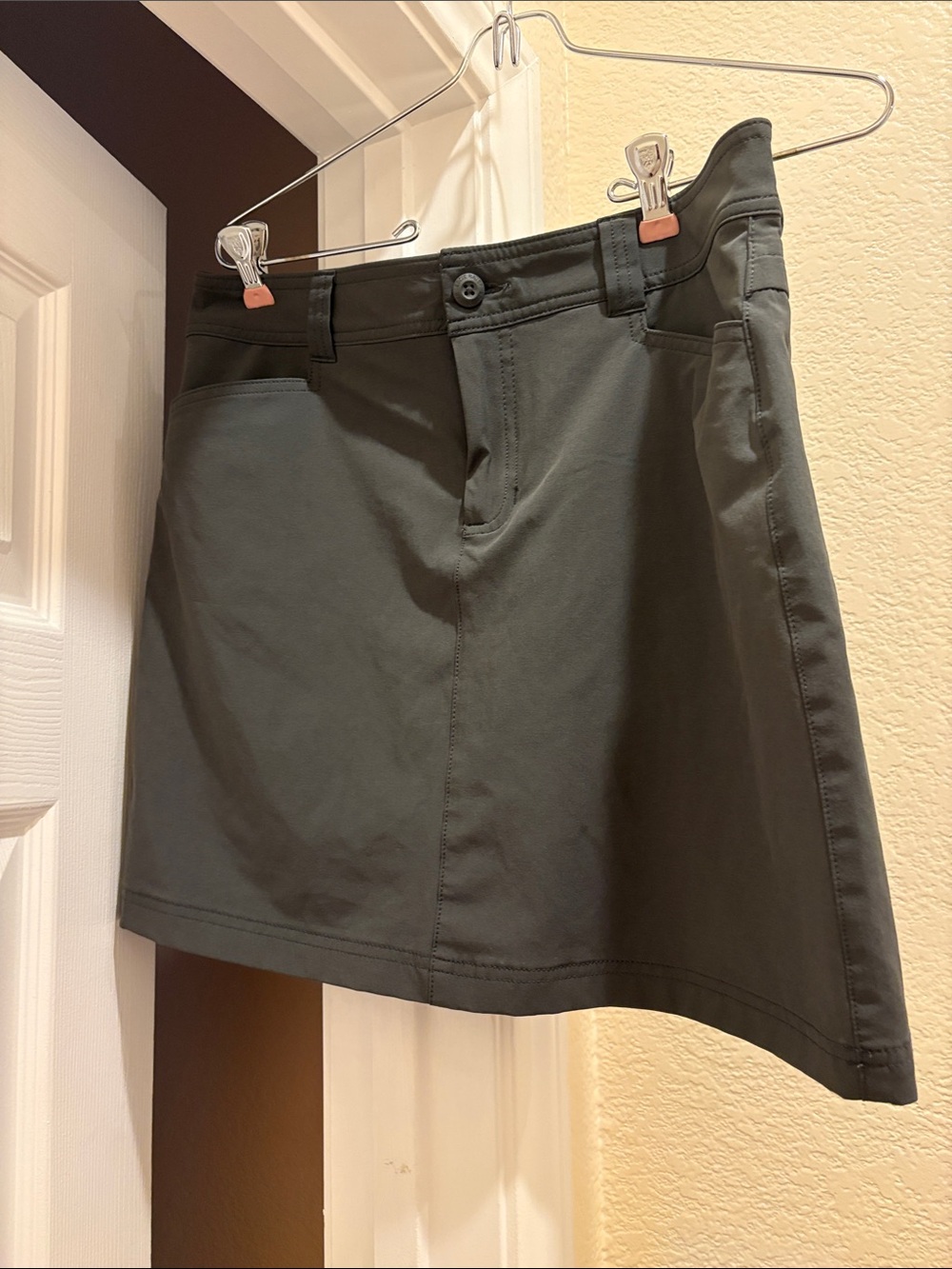 Eddie Bauer Women’s Dark Gray A-Line Skort, size 6